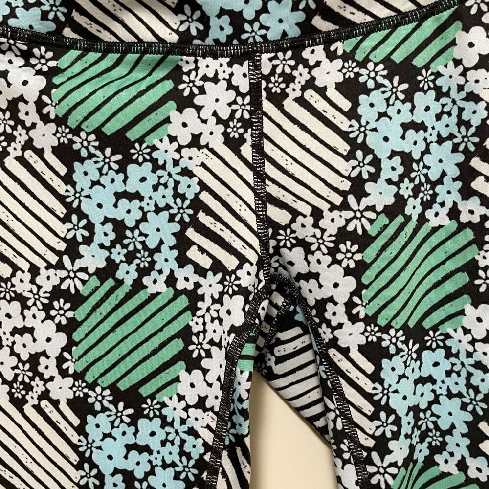 NWT FP Movement Printed Lose Control
Wrap Legging / Daisy Check size XS
NWT - Picture 7 of 12